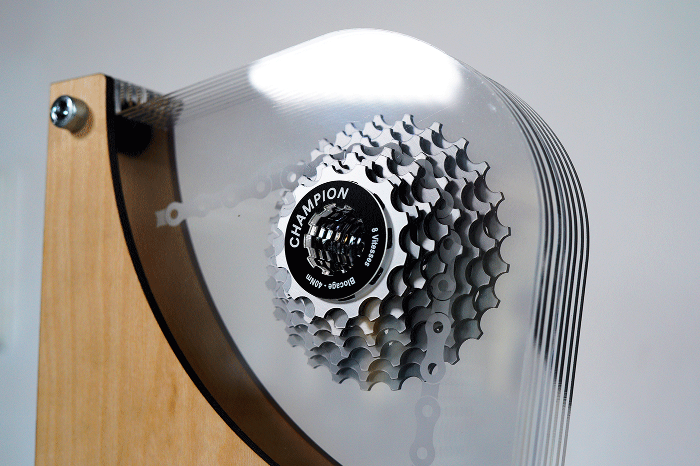 https://www.gravotech.com/sites/default/files/styles/max_2600x2600/public/2024-12/banner-mkt-a-laser-acrylic-trophy-light.png?itok=MxbsrpdI