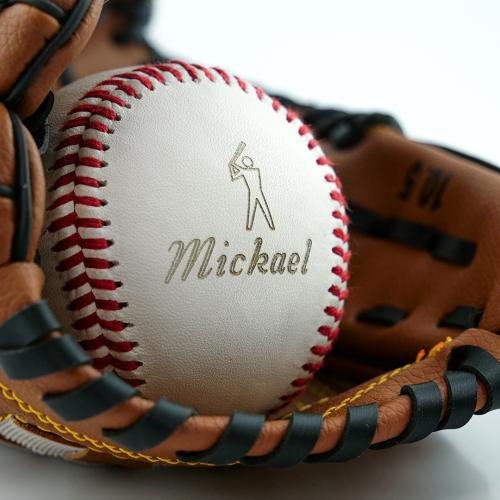 Leather engraving : baseball