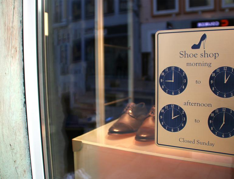 cons laser glase met clocks